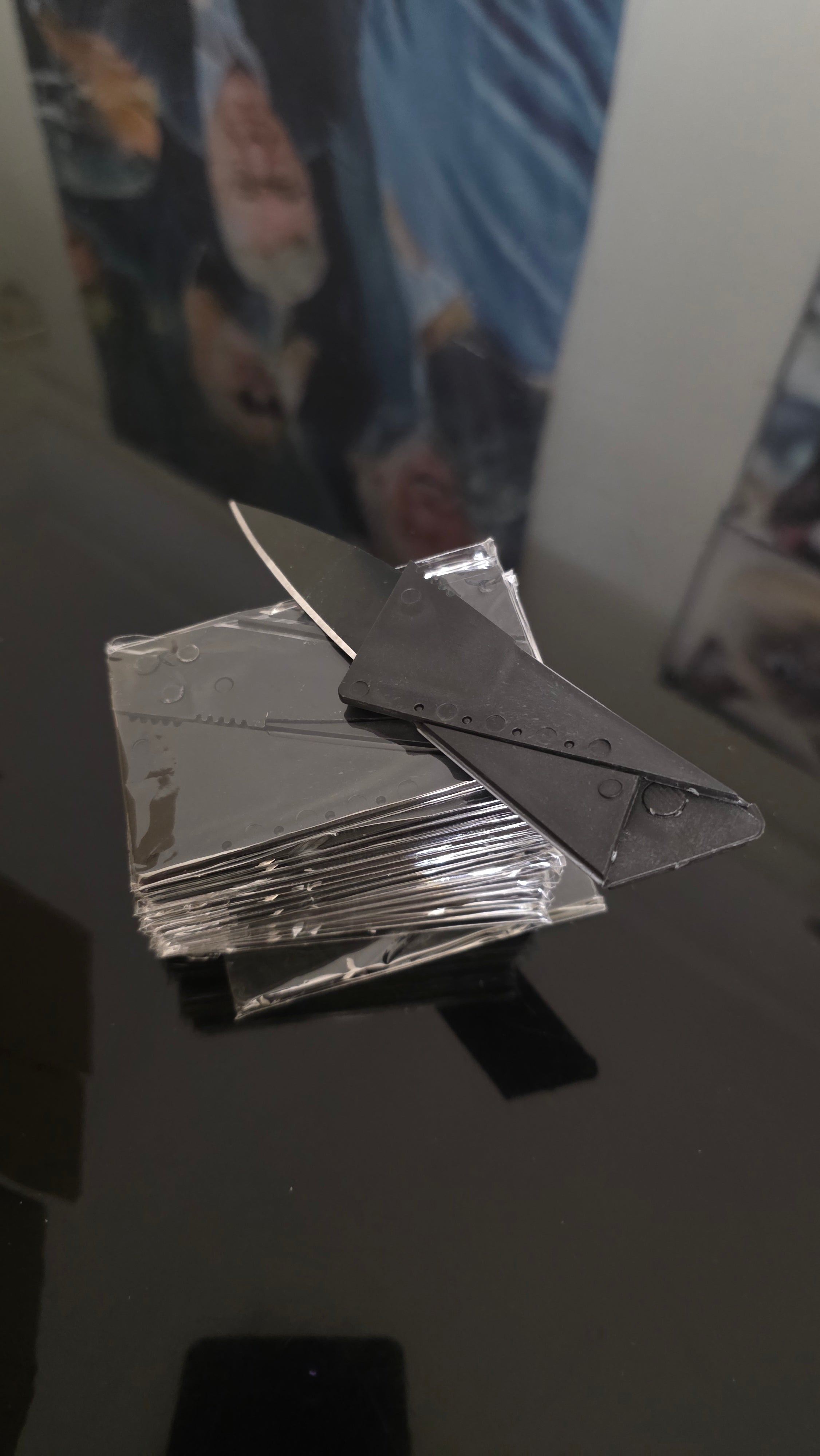 Scheckkartenmesser für das Entfernen von Stickern-Aufklebern und vieles mehr.