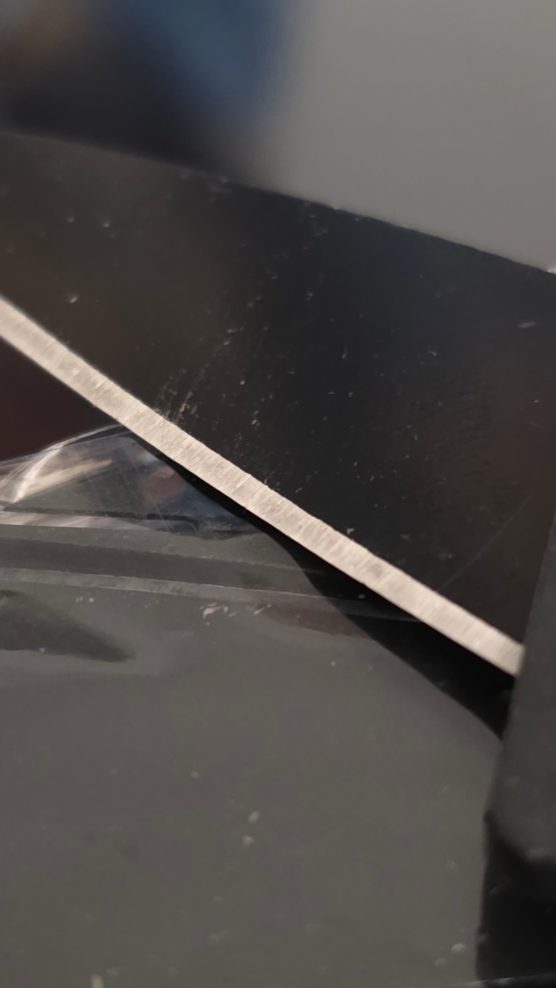 Scheckkartenmesser für das Entfernen von Stickern-Aufklebern und vieles mehr.